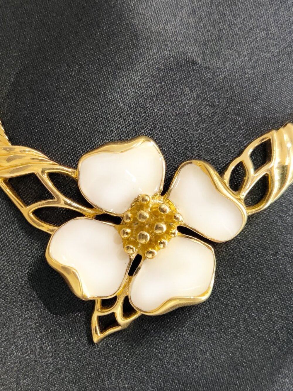 Vintage Signed Trifari TM Gold Toned Ivory Dogwood Flower Pendant Necklace